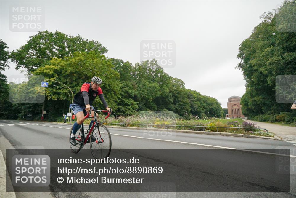 14.09.2025 - Stadtparktriathlon Michael Burmester http://msf.ph/oto/8890869 14.09.2025 10:10:26 Radfahren 561, 577, 594 meine-sportfotos.de