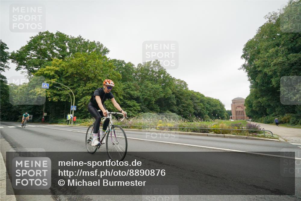 14.09.2025 - Stadtparktriathlon Michael Burmester http://msf.ph/oto/8890876 14.09.2025 10:11:04 Radfahren 530, 574 meine-sportfotos.de