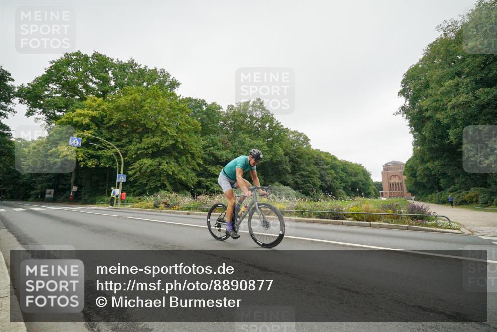 14.09.2025 - Stadtparktriathlon Michael Burmester http://msf.ph/oto/8890877 14.09.2025 10:11:06 Radfahren 530, 574 meine-sportfotos.de