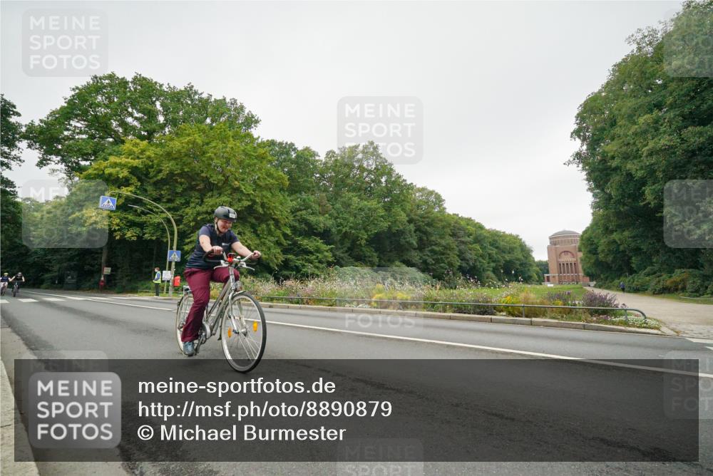 14.09.2025 - Stadtparktriathlon Michael Burmester http://msf.ph/oto/8890879 14.09.2025 10:11:15 Radfahren 528, 533, 568 meine-sportfotos.de