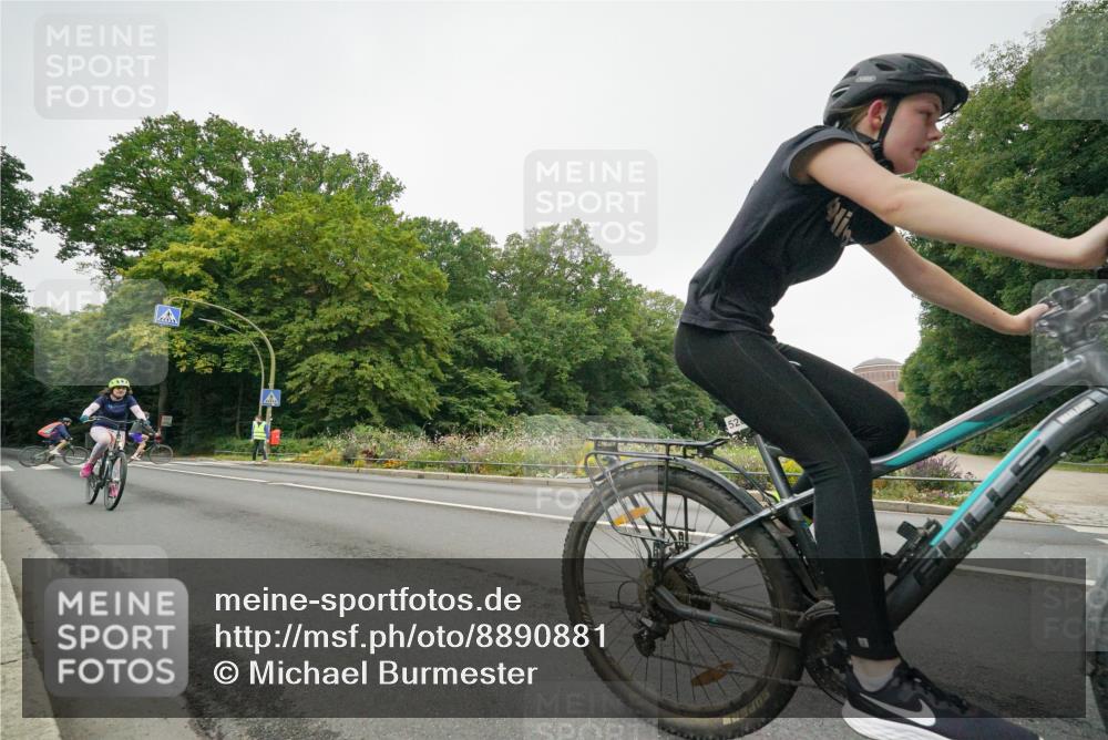 14.09.2025 - Stadtparktriathlon Michael Burmester http://msf.ph/oto/8890881 14.09.2025 10:11:20 Radfahren 528, 533, 568 meine-sportfotos.de