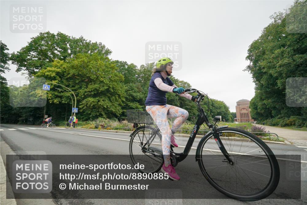 14.09.2025 - Stadtparktriathlon Michael Burmester http://msf.ph/oto/8890885 14.09.2025 10:11:21 Radfahren 528, 533, 568, 589, 596 meine-sportfotos.de