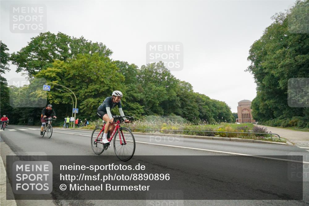 14.09.2025 - Stadtparktriathlon Michael Burmester http://msf.ph/oto/8890896 14.09.2025 10:11:54 Radfahren 539, 549, 558, 592, 611 meine-sportfotos.de