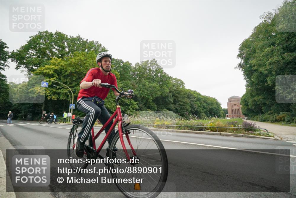 14.09.2025 - Stadtparktriathlon Michael Burmester http://msf.ph/oto/8890901 14.09.2025 10:11:58 Radfahren 539, 549, 558, 611 meine-sportfotos.de