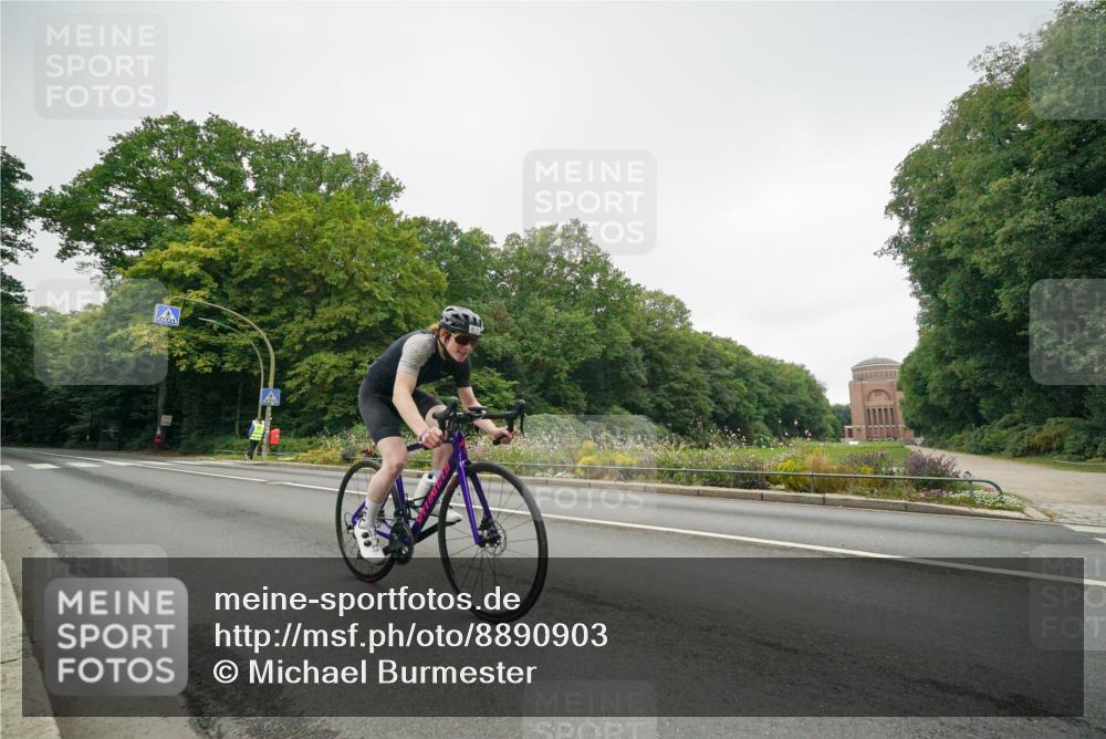 14.09.2025 - Stadtparktriathlon Michael Burmester http://msf.ph/oto/8890903 14.09.2025 10:12:18 Radfahren 617 meine-sportfotos.de