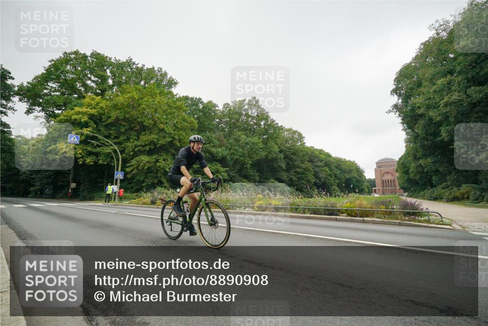 14.09.2025 - Stadtparktriathlon Michael Burmester http://msf.ph/oto/8890908 14.09.2025 10:12:49 Radfahren 509, 619 meine-sportfotos.de