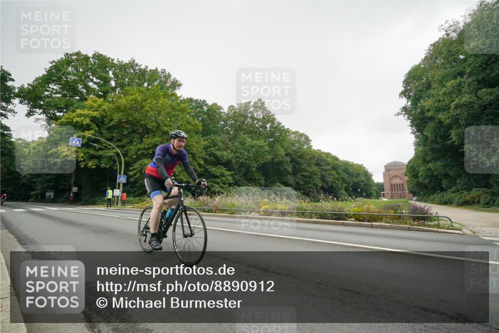 14.09.2025 - Stadtparktriathlon Michael Burmester http://msf.ph/oto/8890912 14.09.2025 10:13:02 Radfahren 531, 547, 566 meine-sportfotos.de