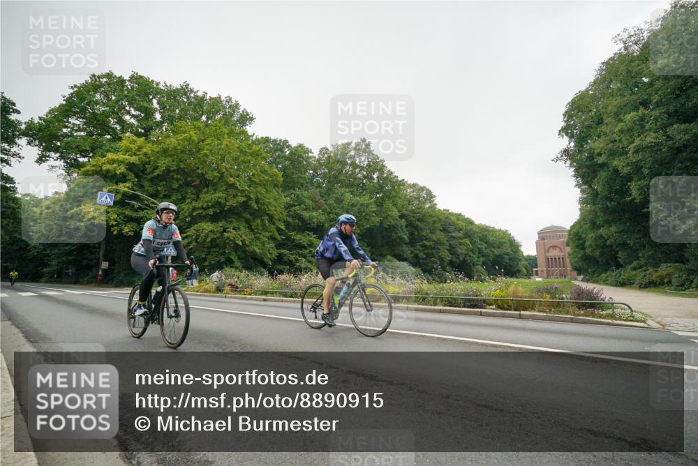 14.09.2025 - Stadtparktriathlon Michael Burmester http://msf.ph/oto/8890915 14.09.2025 10:13:15 Radfahren 522, 562, 578, 586, 610 meine-sportfotos.de