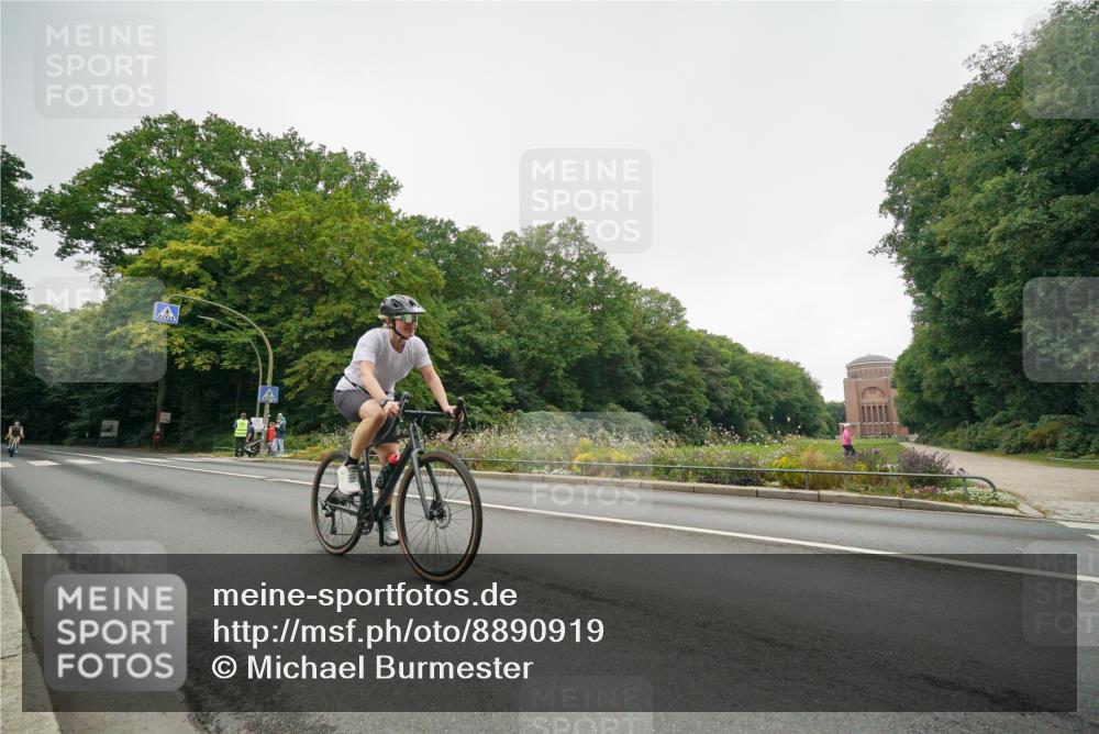 14.09.2025 - Stadtparktriathlon Michael Burmester http://msf.ph/oto/8890919 14.09.2025 10:13:23 Radfahren 521, 522, 527, 546, 562, 586 meine-sportfotos.de