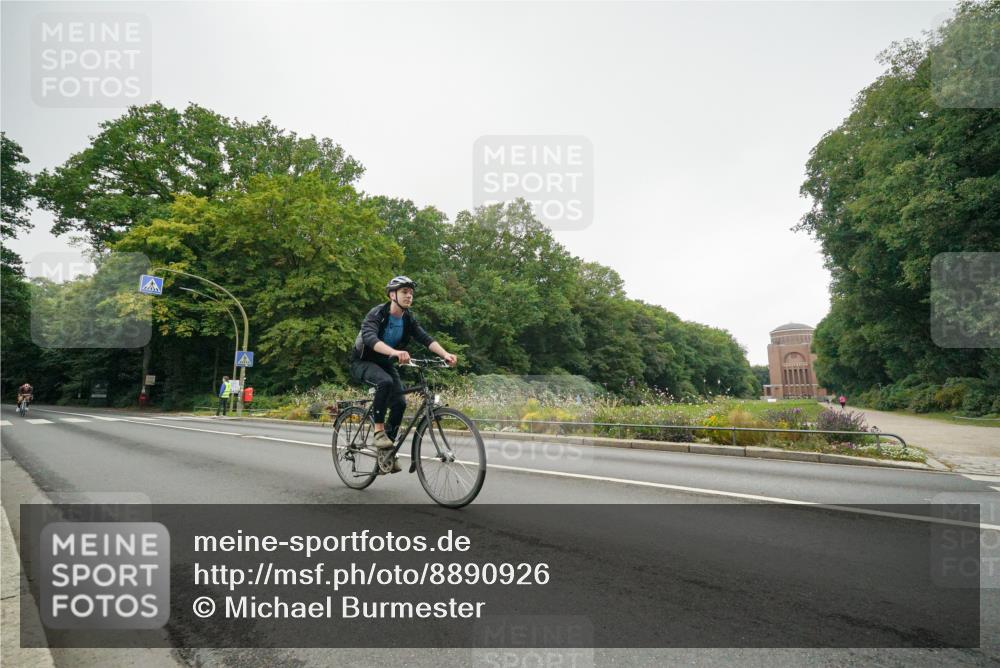 14.09.2025 - Stadtparktriathlon Michael Burmester http://msf.ph/oto/8890926 14.09.2025 10:13:58 Radfahren 548, 553 meine-sportfotos.de