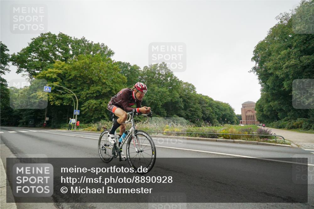14.09.2025 - Stadtparktriathlon Michael Burmester http://msf.ph/oto/8890928 14.09.2025 10:14:01 Radfahren 548, 553 meine-sportfotos.de