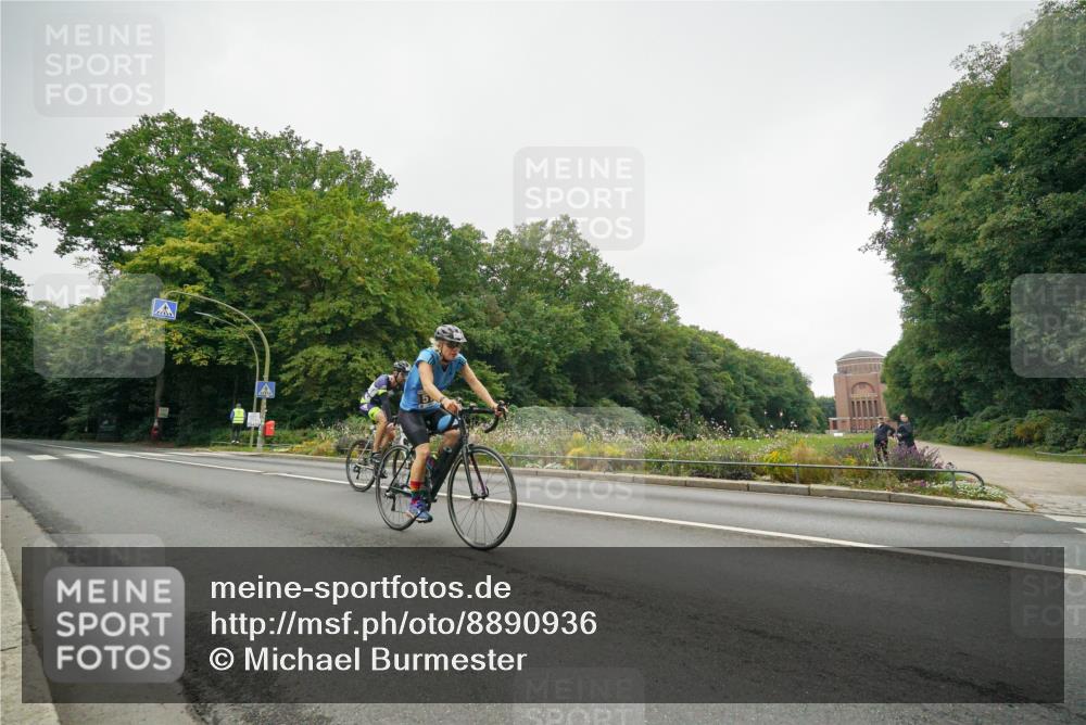 14.09.2025 - Stadtparktriathlon Michael Burmester http://msf.ph/oto/8890936 14.09.2025 10:14:31 Radfahren 511, 517, 590 meine-sportfotos.de