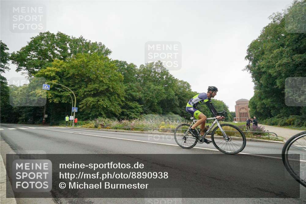 14.09.2025 - Stadtparktriathlon Michael Burmester http://msf.ph/oto/8890938 14.09.2025 10:14:32 Radfahren 511, 517, 590 meine-sportfotos.de