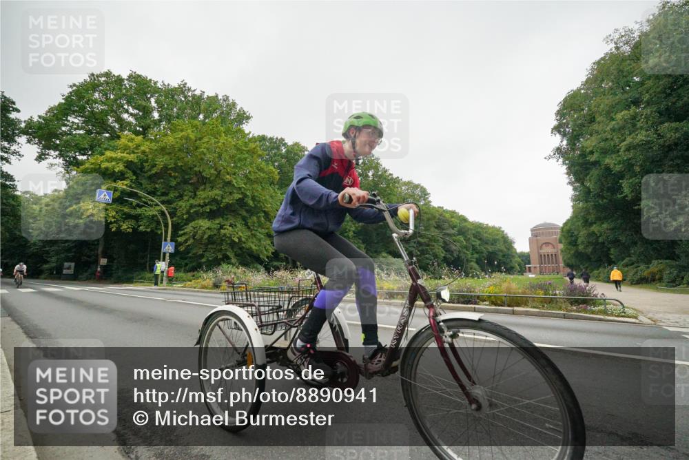 14.09.2025 - Stadtparktriathlon Michael Burmester http://msf.ph/oto/8890941 14.09.2025 10:14:51 Radfahren 536, 582, 584 meine-sportfotos.de