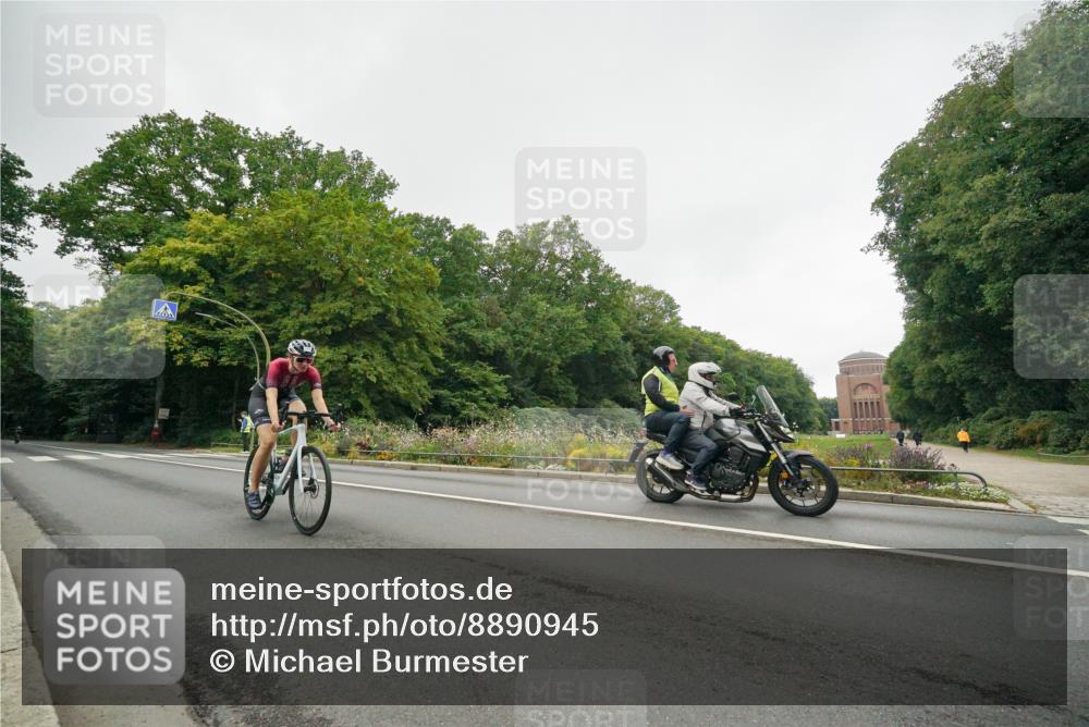 14.09.2025 - Stadtparktriathlon Michael Burmester http://msf.ph/oto/8890945 14.09.2025 10:15:00 Radfahren 536, 541, 575, 584, 604, 717 meine-sportfotos.de