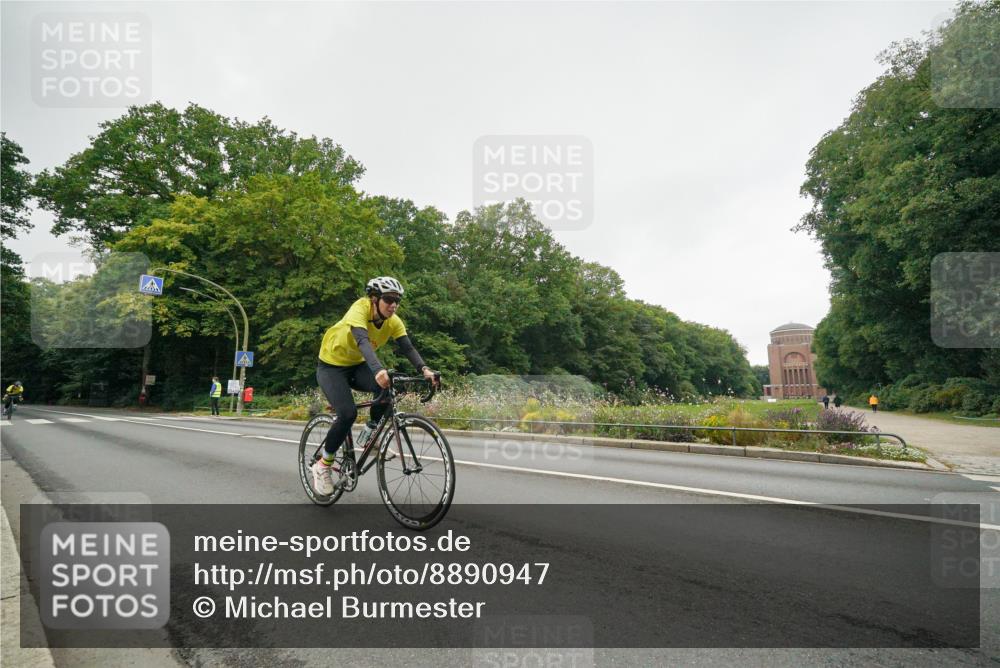 14.09.2025 - Stadtparktriathlon Michael Burmester http://msf.ph/oto/8890947 14.09.2025 10:15:07 Radfahren 541, 575, 593, 597, 604, 605 meine-sportfotos.de