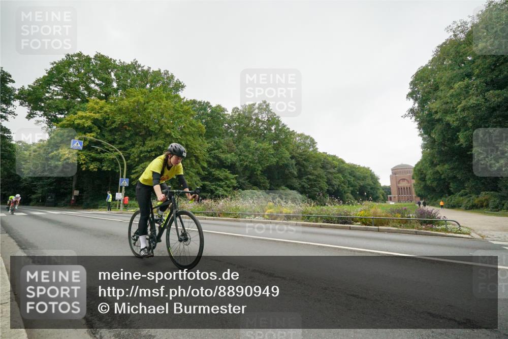 14.09.2025 - Stadtparktriathlon Michael Burmester http://msf.ph/oto/8890949 14.09.2025 10:15:10 Radfahren 541, 567, 575, 593, 597, 604, 605 meine-sportfotos.de