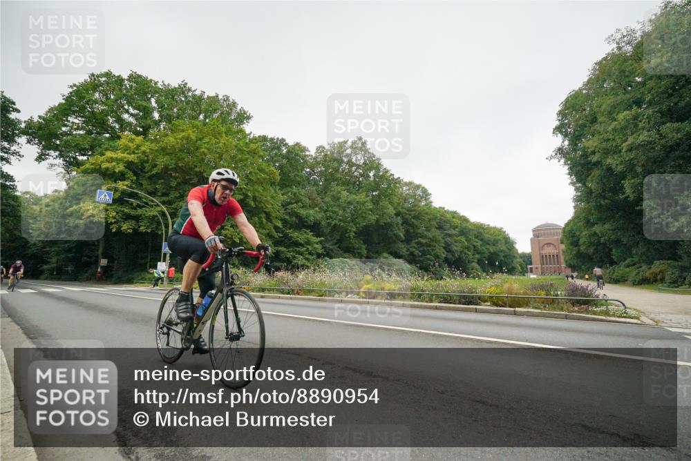 14.09.2025 - Stadtparktriathlon Michael Burmester http://msf.ph/oto/8890954 14.09.2025 10:15:30 Radfahren 556, 591, 706 meine-sportfotos.de
