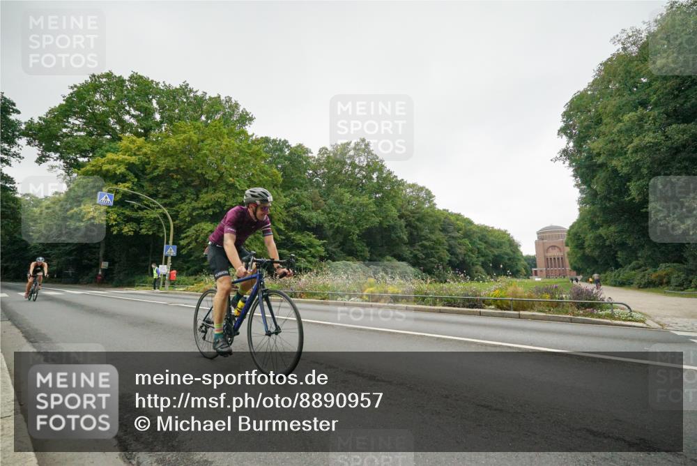 14.09.2025 - Stadtparktriathlon Michael Burmester http://msf.ph/oto/8890957 14.09.2025 10:15:33 Radfahren 519, 556, 591, 706 meine-sportfotos.de