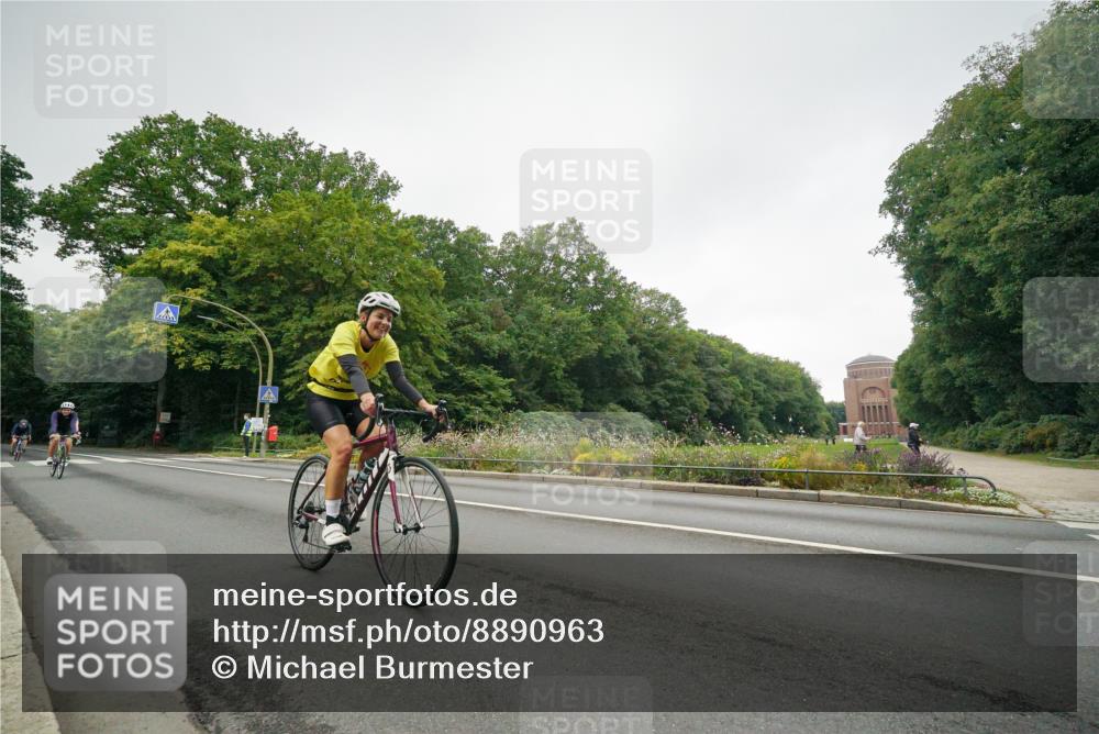 14.09.2025 - Stadtparktriathlon Michael Burmester http://msf.ph/oto/8890963 14.09.2025 10:16:05 Radfahren 537, 607, 618, 624, 681 meine-sportfotos.de