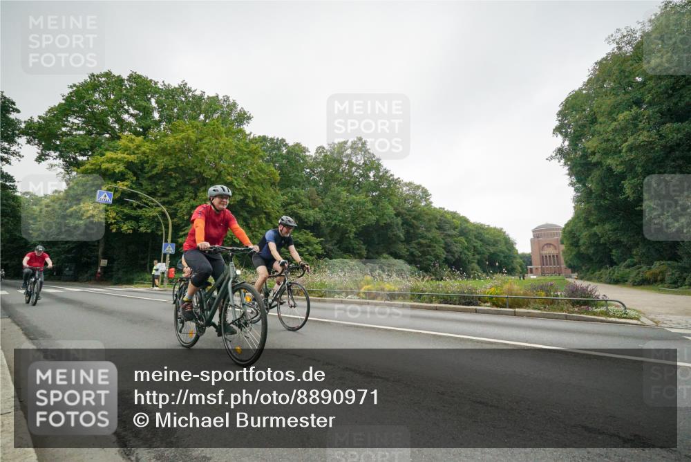 14.09.2025 - Stadtparktriathlon Michael Burmester http://msf.ph/oto/8890971 14.09.2025 10:16:19 Radfahren 542, 580, 587, 598, 642 meine-sportfotos.de