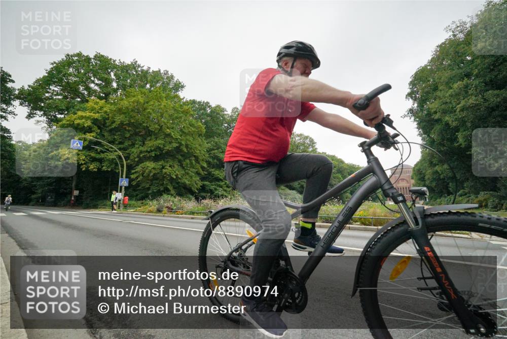14.09.2025 - Stadtparktriathlon Michael Burmester http://msf.ph/oto/8890974 14.09.2025 10:16:21 Radfahren 542, 555, 573, 580, 587, 598, 642 meine-sportfotos.de