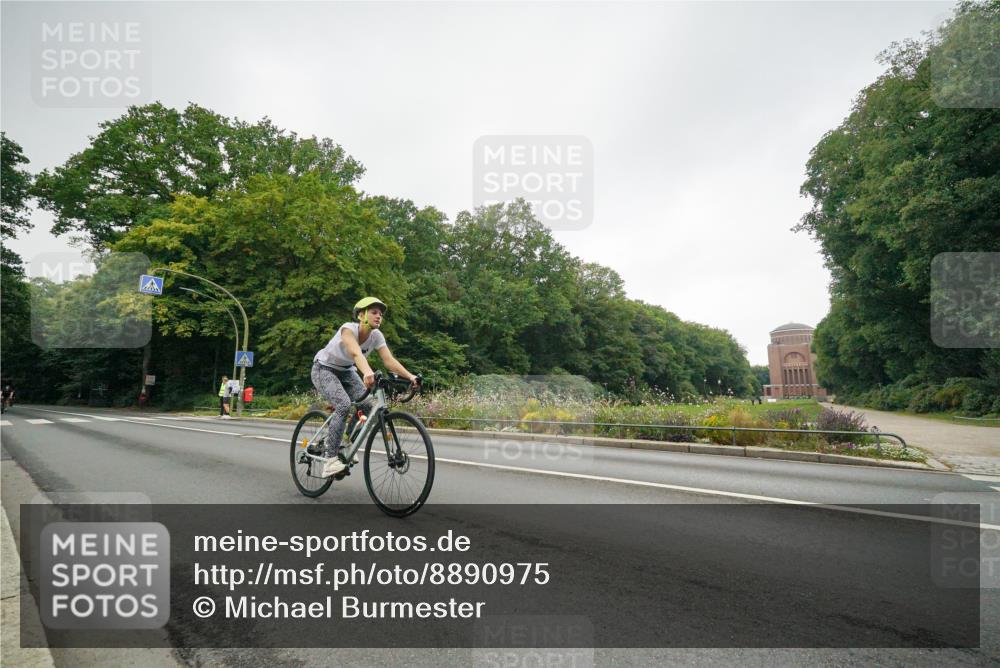 14.09.2025 - Stadtparktriathlon Michael Burmester http://msf.ph/oto/8890975 14.09.2025 10:16:25 Radfahren 542, 555, 573, 580, 587, 595, 598, 642 meine-sportfotos.de