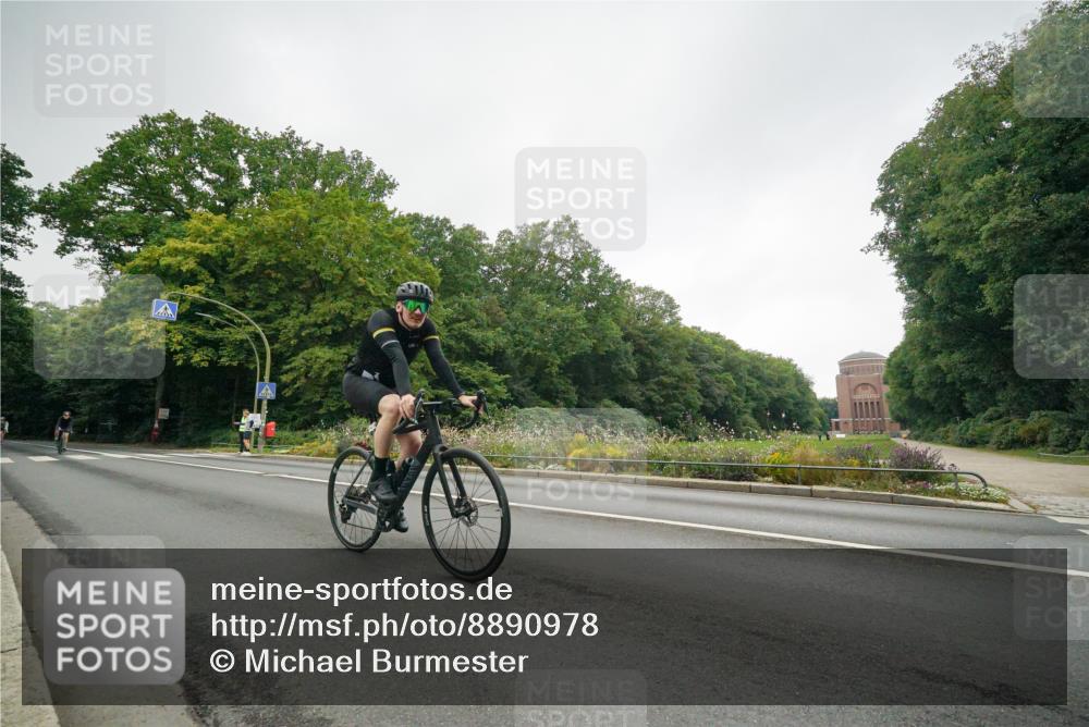 14.09.2025 - Stadtparktriathlon Michael Burmester http://msf.ph/oto/8890978 14.09.2025 10:16:30 Radfahren 513, 555, 573, 580, 595, 629 meine-sportfotos.de