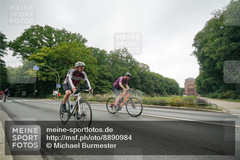 14.09.2025 - Stadtparktriathlon Michael Burmester http://msf.ph/oto/8890984 14.09.2025 10:16:39 Radfahren 513, 550, 585, 588, 614, 615, 629 meine-sportfotos.de