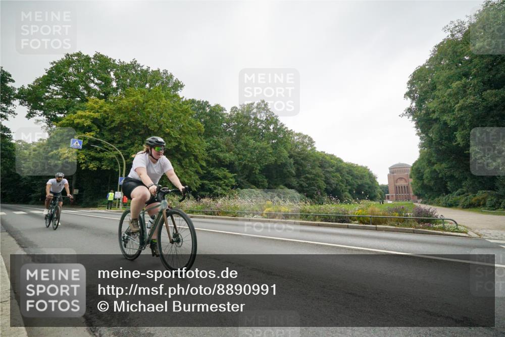 14.09.2025 - Stadtparktriathlon Michael Burmester http://msf.ph/oto/8890991 14.09.2025 10:16:55 Radfahren 535, 576, 594 meine-sportfotos.de