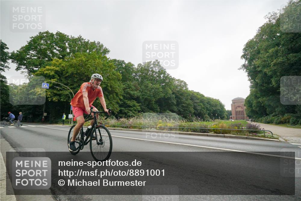 14.09.2025 - Stadtparktriathlon Michael Burmester http://msf.ph/oto/8891001 14.09.2025 10:17:26 Radfahren 616 meine-sportfotos.de