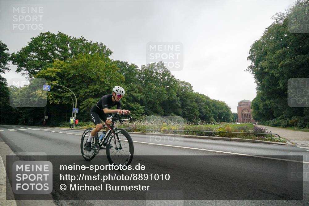 14.09.2025 - Stadtparktriathlon Michael Burmester http://msf.ph/oto/8891010 14.09.2025 10:18:14 Radfahren 602, 662, 664, 674, 718 meine-sportfotos.de