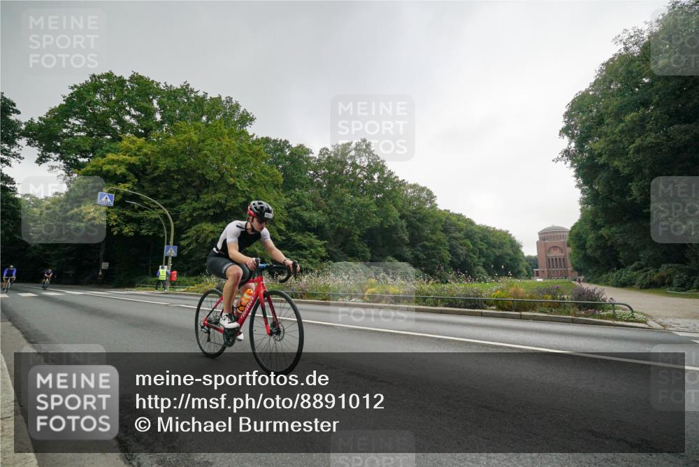 14.09.2025 - Stadtparktriathlon Michael Burmester http://msf.ph/oto/8891012 14.09.2025 10:18:21 Radfahren 564, 583, 662 meine-sportfotos.de