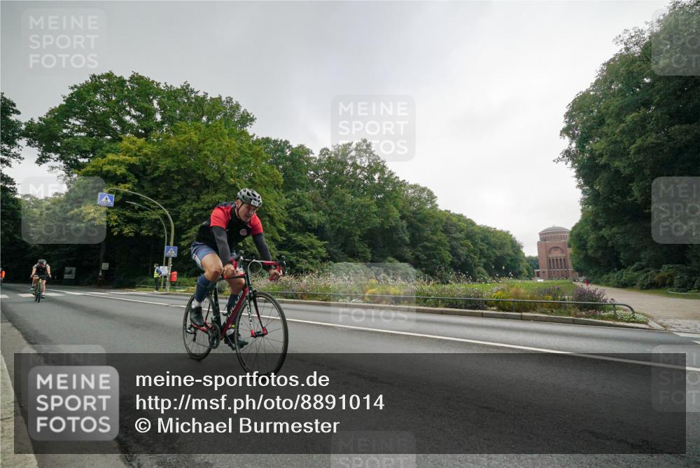 14.09.2025 - Stadtparktriathlon Michael Burmester http://msf.ph/oto/8891014 14.09.2025 10:18:31 Radfahren 512, 518, 561, 609 meine-sportfotos.de
