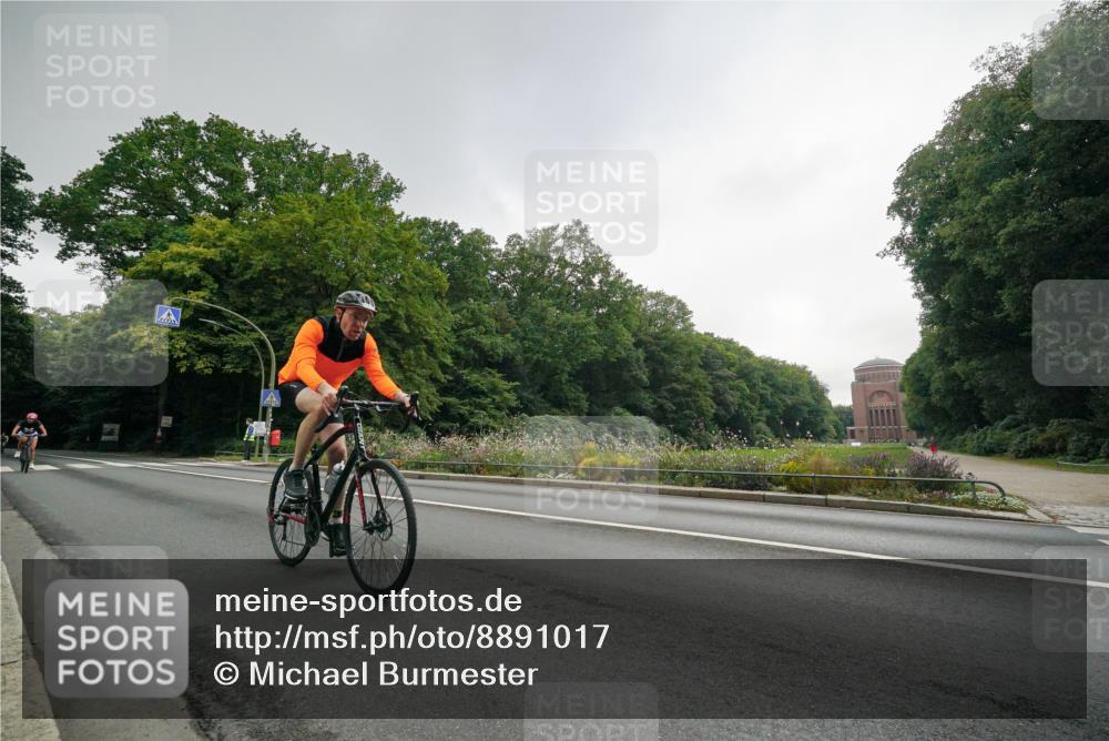 14.09.2025 - Stadtparktriathlon Michael Burmester http://msf.ph/oto/8891017 14.09.2025 10:18:35 Radfahren 512, 518, 544, 561, 609 meine-sportfotos.de