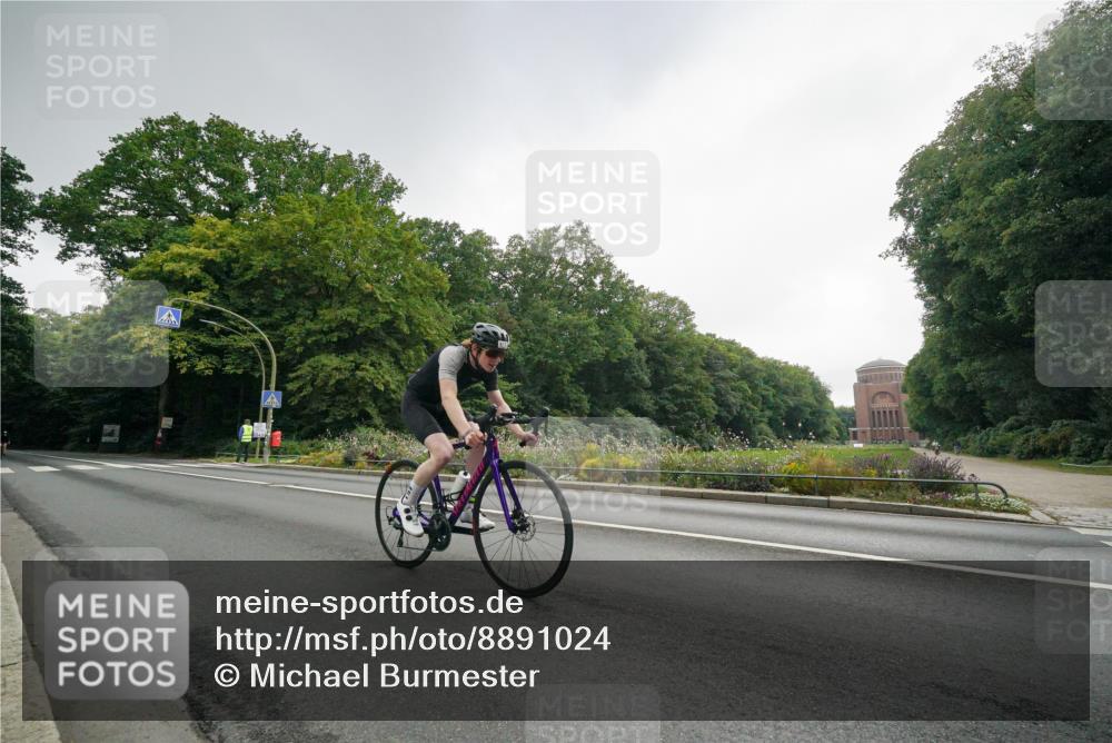 14.09.2025 - Stadtparktriathlon Michael Burmester http://msf.ph/oto/8891024 14.09.2025 10:19:03 Radfahren 617, 651, 693, 695 meine-sportfotos.de