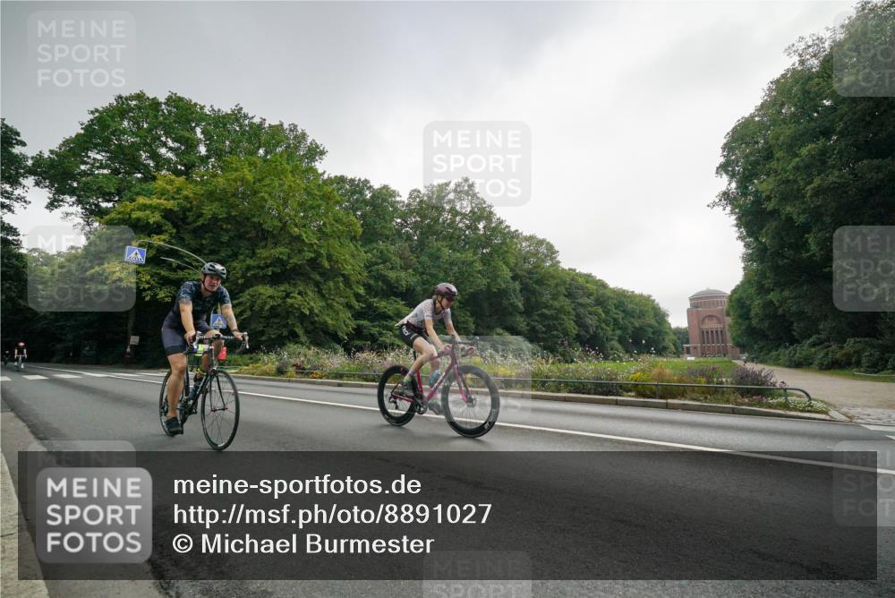 14.09.2025 - Stadtparktriathlon Michael Burmester http://msf.ph/oto/8891027 14.09.2025 10:19:09 Radfahren 530, 581, 617, 651, 665, 693, 695 meine-sportfotos.de