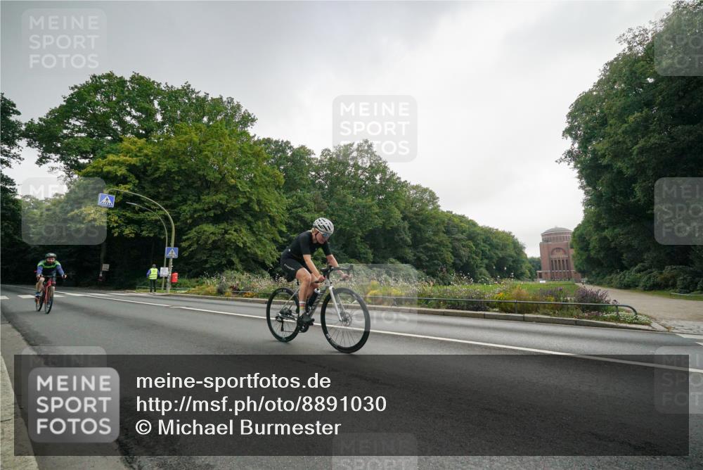 14.09.2025 - Stadtparktriathlon Michael Burmester http://msf.ph/oto/8891030 14.09.2025 10:19:16 Radfahren 530, 581, 665 meine-sportfotos.de