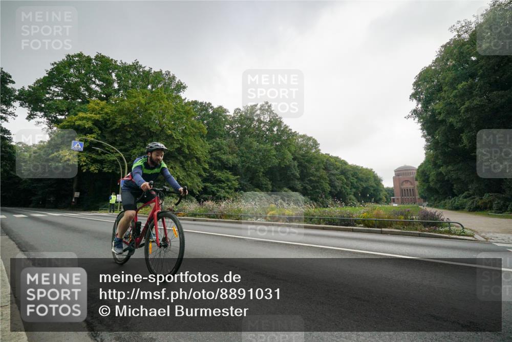 14.09.2025 - Stadtparktriathlon Michael Burmester http://msf.ph/oto/8891031 14.09.2025 10:19:17 Radfahren 530, 581, 665 meine-sportfotos.de
