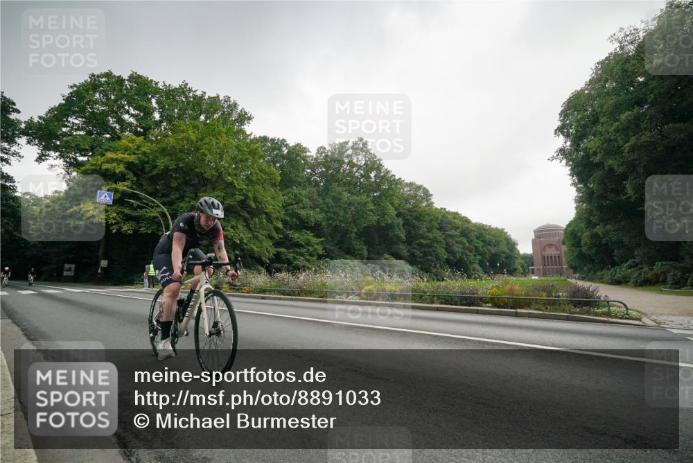 14.09.2025 - Stadtparktriathlon Michael Burmester http://msf.ph/oto/8891033 14.09.2025 10:19:28 Radfahren 589, 622, 641, 667 meine-sportfotos.de
