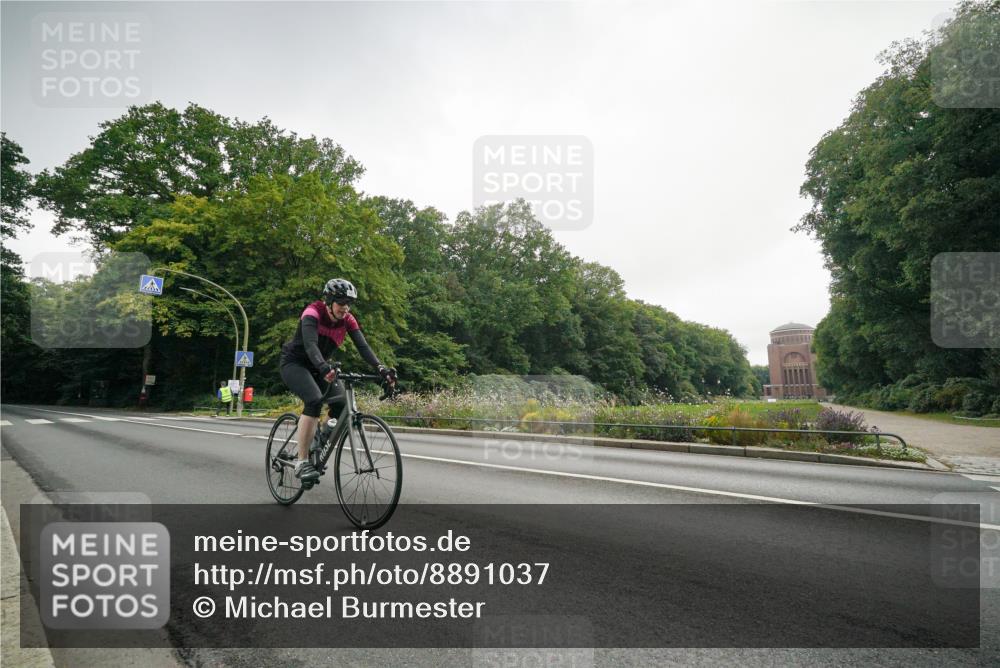 14.09.2025 - Stadtparktriathlon Michael Burmester http://msf.ph/oto/8891037 14.09.2025 10:19:39 Radfahren 529, 641 meine-sportfotos.de