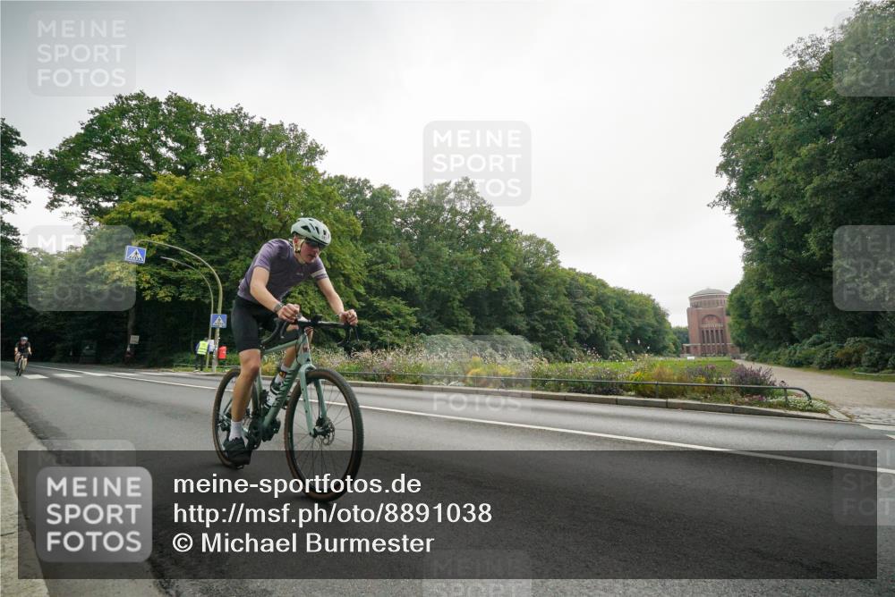 14.09.2025 - Stadtparktriathlon Michael Burmester http://msf.ph/oto/8891038 14.09.2025 10:19:50 Radfahren 563, 633 meine-sportfotos.de