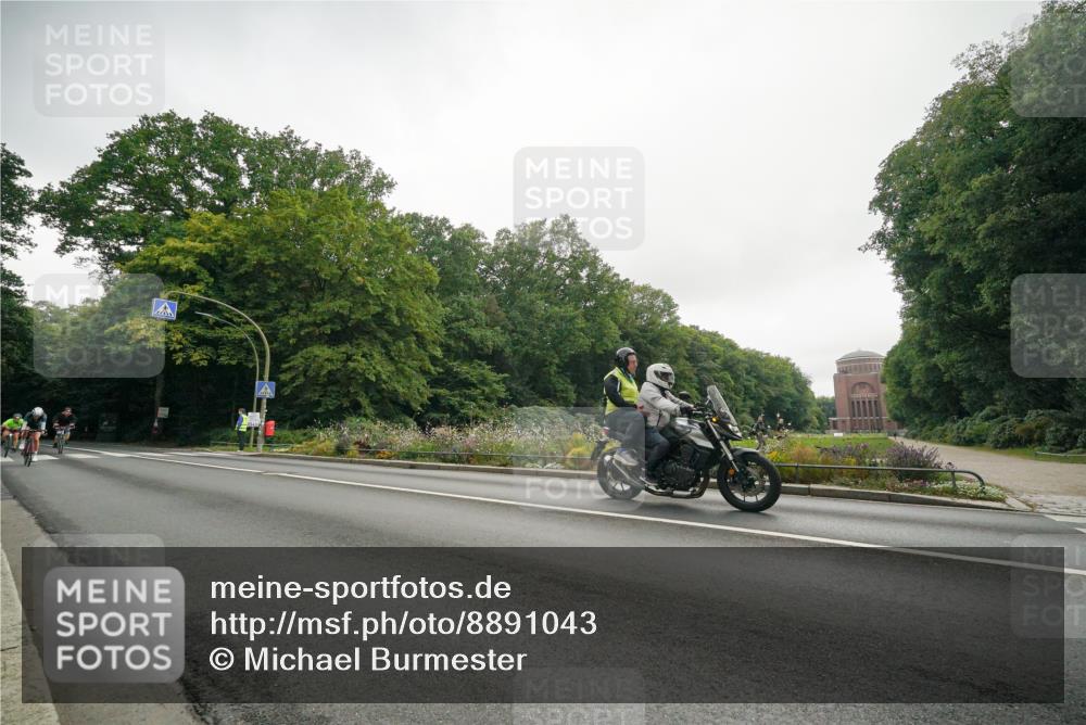 14.09.2025 - Stadtparktriathlon Michael Burmester http://msf.ph/oto/8891043 14.09.2025 10:20:06 Radfahren 539, 592, 611, 632, 661, 677, 687 meine-sportfotos.de