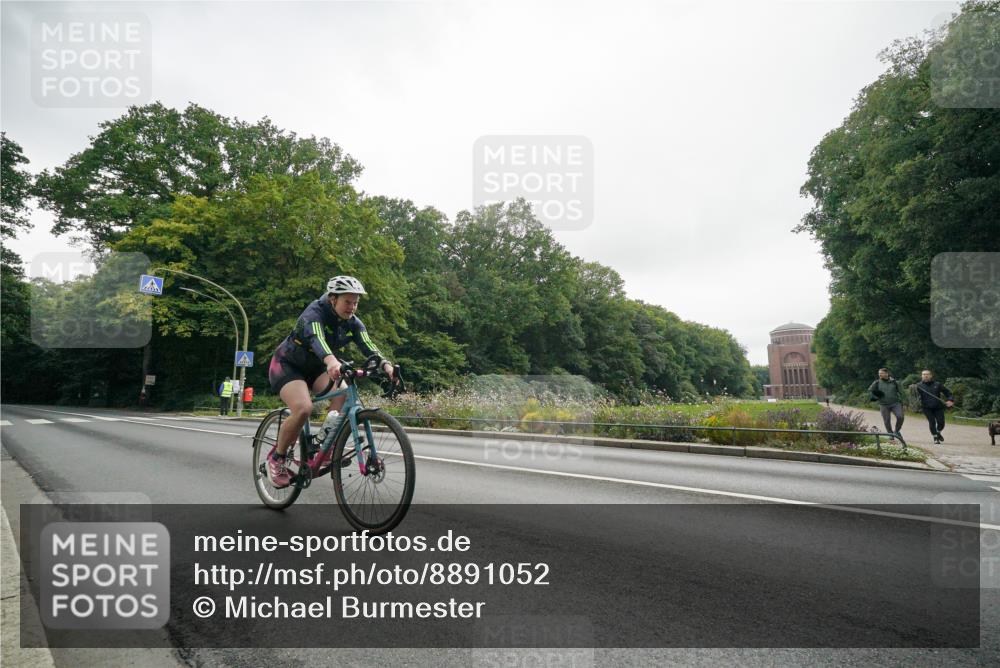 14.09.2025 - Stadtparktriathlon Michael Burmester http://msf.ph/oto/8891052 14.09.2025 10:20:14 Radfahren 539, 565, 592, 599, 611, 632, 661, 677, 687 meine-sportfotos.de