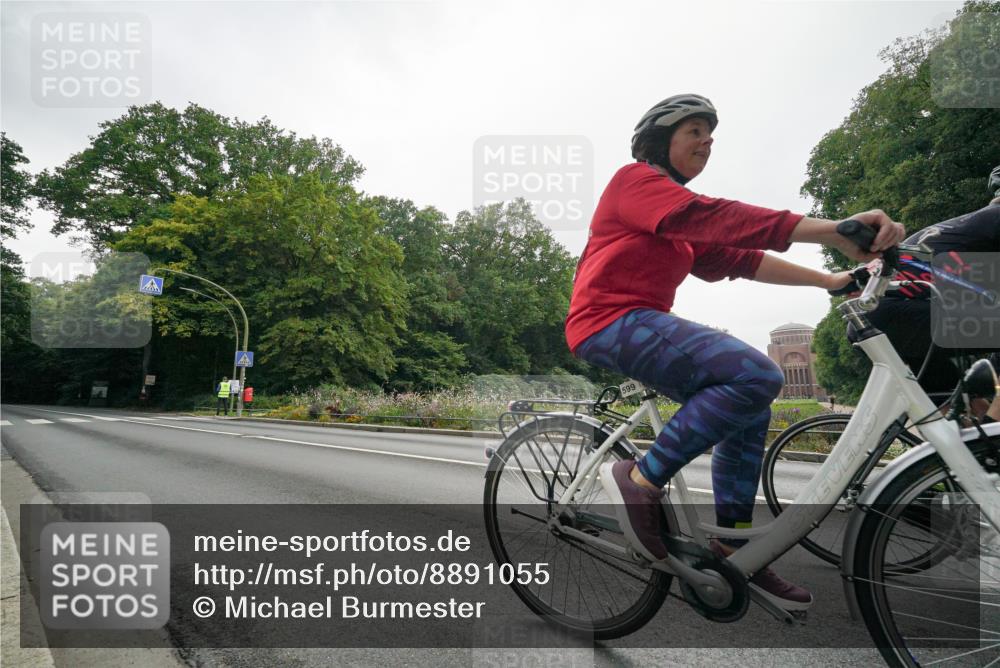 14.09.2025 - Stadtparktriathlon Michael Burmester http://msf.ph/oto/8891055 14.09.2025 10:20:21 Radfahren 565, 599 meine-sportfotos.de