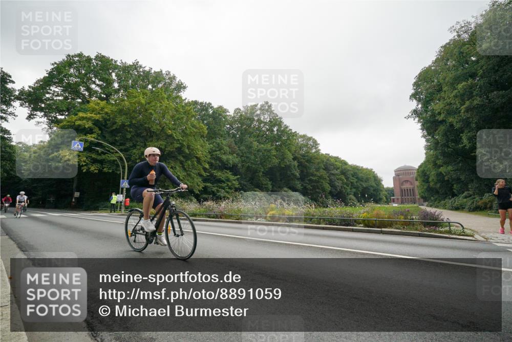 14.09.2025 - Stadtparktriathlon Michael Burmester http://msf.ph/oto/8891059 14.09.2025 10:20:40 Radfahren 532, 547, 620, 628, 685, 688, 702, 710 meine-sportfotos.de
