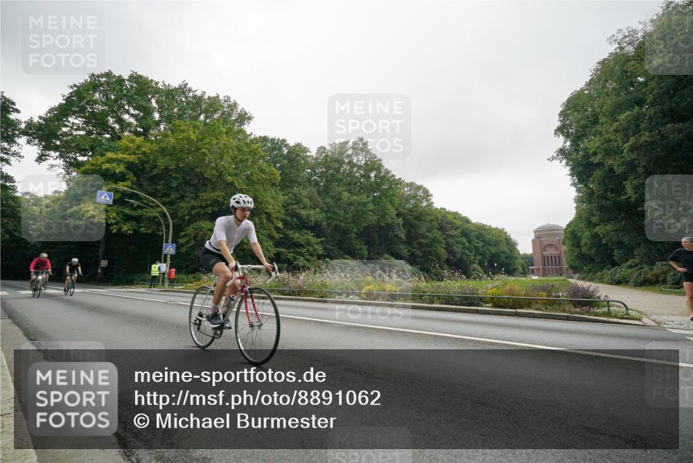 14.09.2025 - Stadtparktriathlon Michael Burmester http://msf.ph/oto/8891062 14.09.2025 10:20:42 Radfahren 532, 547, 610, 620, 628, 685, 688, 702, 710 meine-sportfotos.de