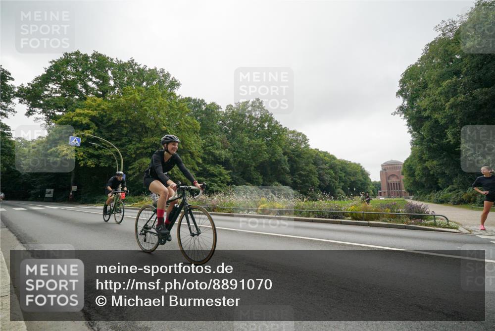 14.09.2025 - Stadtparktriathlon Michael Burmester http://msf.ph/oto/8891070 14.09.2025 10:20:54 Radfahren 515, 532, 610, 619, 694, 720 meine-sportfotos.de