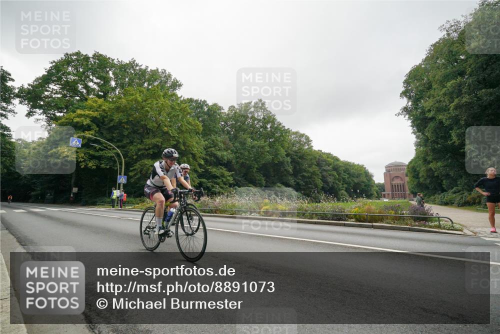 14.09.2025 - Stadtparktriathlon Michael Burmester http://msf.ph/oto/8891073 14.09.2025 10:20:59 Radfahren 515, 619, 637, 694, 720 meine-sportfotos.de