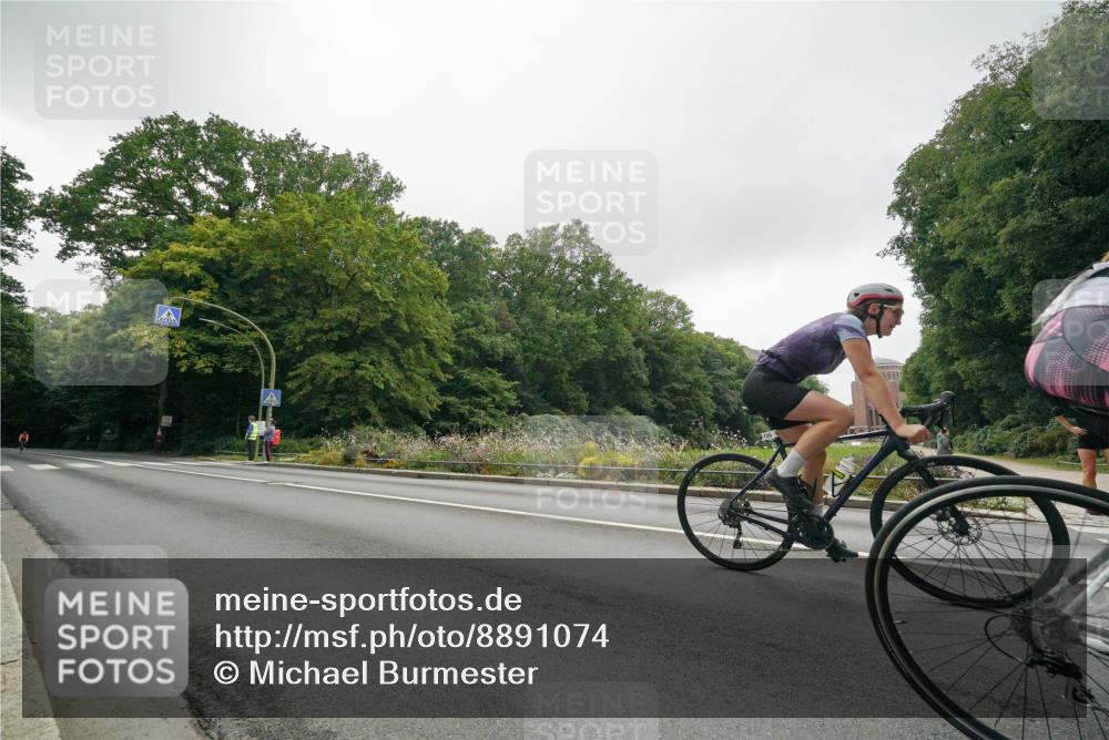 14.09.2025 - Stadtparktriathlon Michael Burmester http://msf.ph/oto/8891074 14.09.2025 10:21:00 Radfahren 515, 533, 596, 619, 637, 694, 720 meine-sportfotos.de